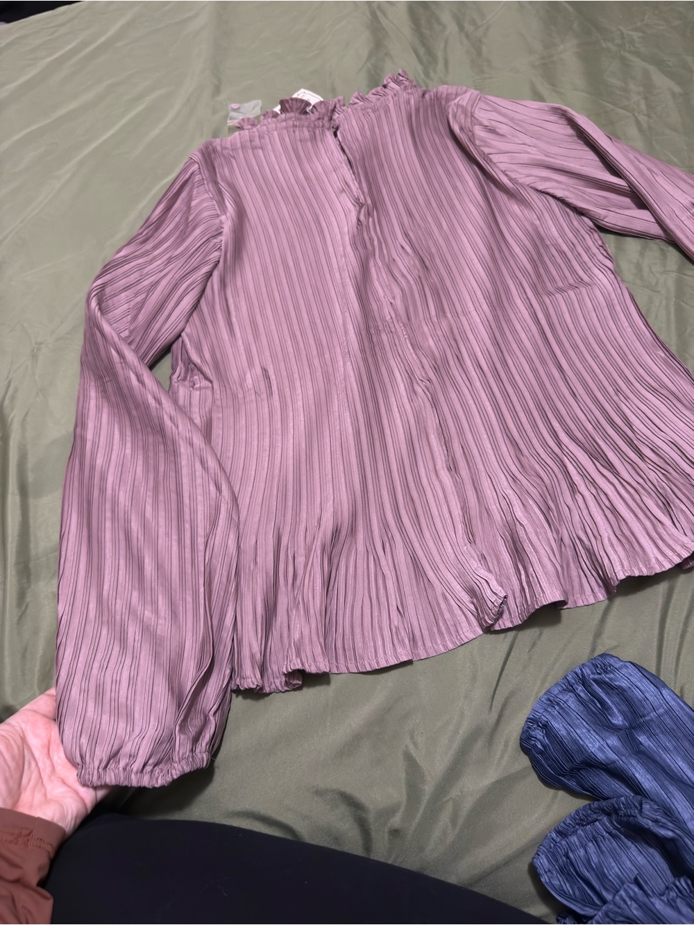 Pleated Long-Sleeve Ruffle Hem Top - Mauve Pink - Picture 3 of 6